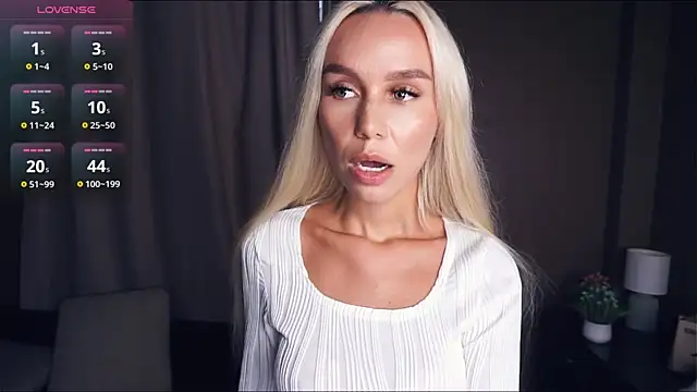 Snapshot of BrittByron chatting on October 27, 2025, 5:22 am BrittByron online show from October 27, 2025, 5:22 am