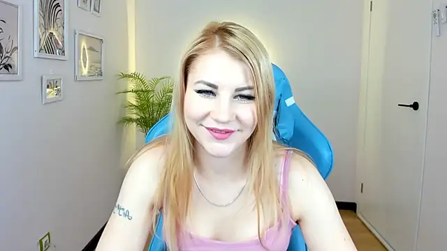 Snapshot of Ver_0nika chatting on December 6, 2024, 8:37 am Ver 0nika online show from December 6, 2024, 8:37 am