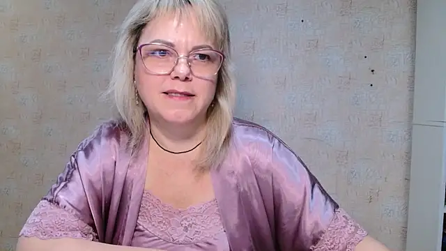 sweetsunset11 online show from January 12, 2026, 3:56 am