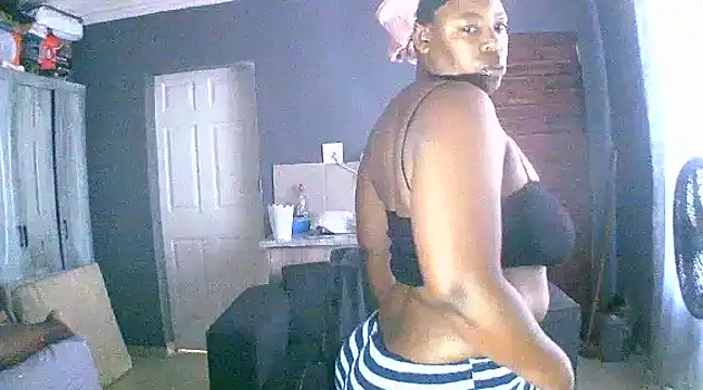 curvyloneah75 online show from December 6, 2024, 6:04 am