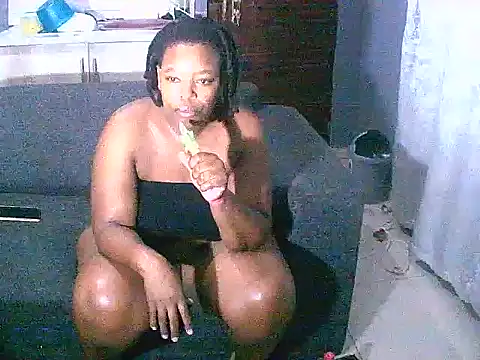 curvyloneah75 online show from December 7, 2024, 7:10 pm