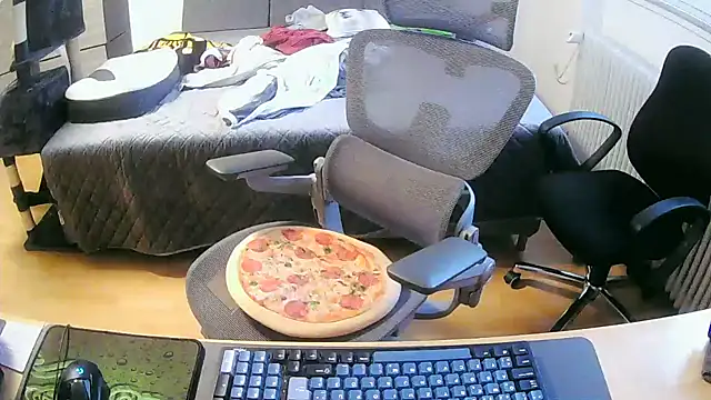 Snapshot of nikg193 chatting on December 7, 2024, 8:44 am nikg193 online show from December 7, 2024, 8:44 am