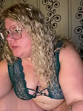 CurvyAnonymousGirl89 online show from January 15, 2025, 2:35 pm