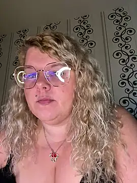 CurvyAnonymousGirl89 online show from January 19, 2025, 11:45 am