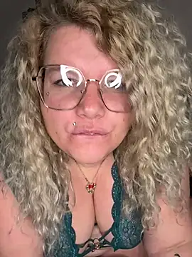 CurvyAnonymousGirl89 online show from January 30, 2025, 6:32 pm