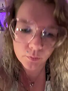 CurvyAnonymousGirl89 online show from February 20, 2026, 5:02 pm