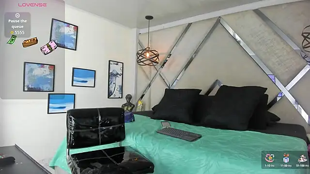 Snapshot of Pandora_Rey2 chatting on October 10, 2025, 1:32 pm Pandora Rey2 online show from October 10, 2025, 1:32 pm