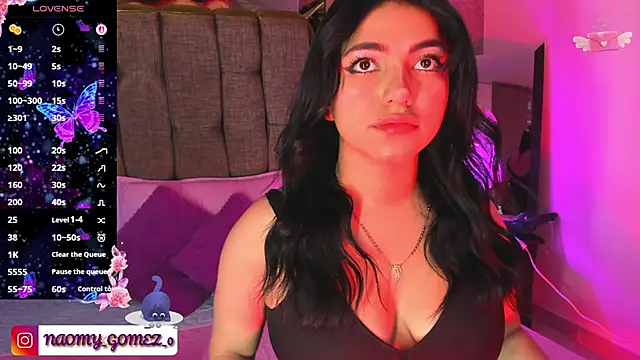 Naomy veracruz  online show from November 5, 2025, 3:01 pm