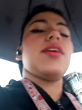 Naomy veracruz  online show from November 6, 2025, 1:12 pm