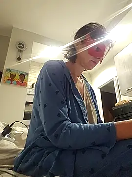 Snapshot of Vagabondainnamorata chatting on October 3, 2025, 4:42 am Vagabondainnamorata online show from October 3, 2025, 4:42 am