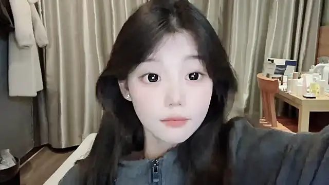 Snapshot of yangyang-1115 chatting on February 20, 2025, 1:30 pm yangyang-1115 online show from February 20, 2025, 1:30 pm