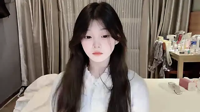 Snapshot of yangyang-1115 chatting on March 11, 2025, 1:45 pm yangyang-1115 online show from March 11, 2025, 1:45 pm