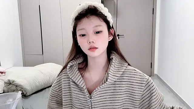 Snapshot of yangyang-1115 chatting on October 5, 2025, 9:18 am yangyang-1115 online show from October 5, 2025, 9:18 am