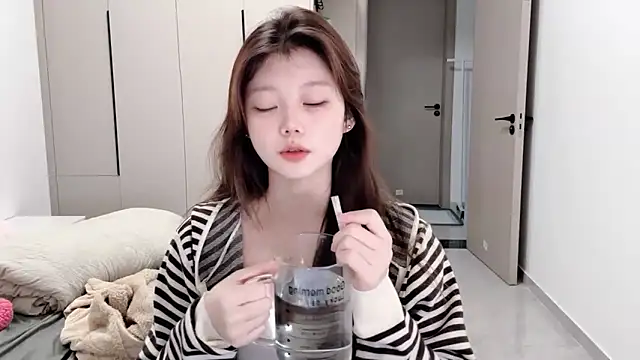 Snapshot of yangyang-1115 chatting on October 9, 2025, 4:54 am yangyang-1115 online show from October 9, 2025, 4:54 am