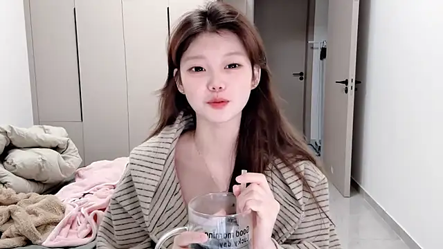 Snapshot of yangyang-1115 chatting on October 10, 2025, 4:33 am yangyang-1115 online show from October 10, 2025, 4:33 am