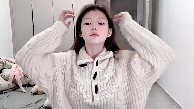 Snapshot of yangyang-1115 chatting on October 12, 2025, 5:28 am yangyang-1115 online show from October 12, 2025, 5:28 am