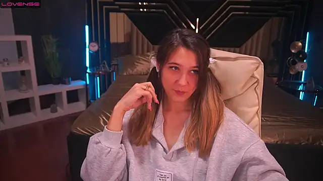 DreamyLinaa online show from December 7, 2024, 10:12 am