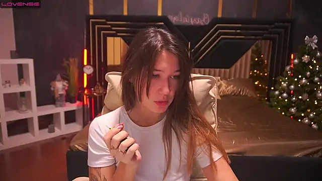 DreamyLinaa online show from December 9, 2024, 7:28 am