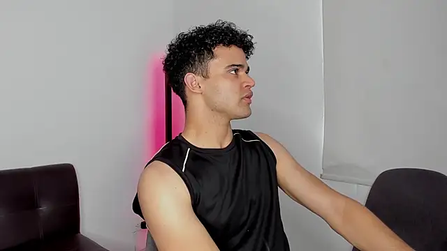 andrewChris  online show from September 29, 2025, 8:24 pm