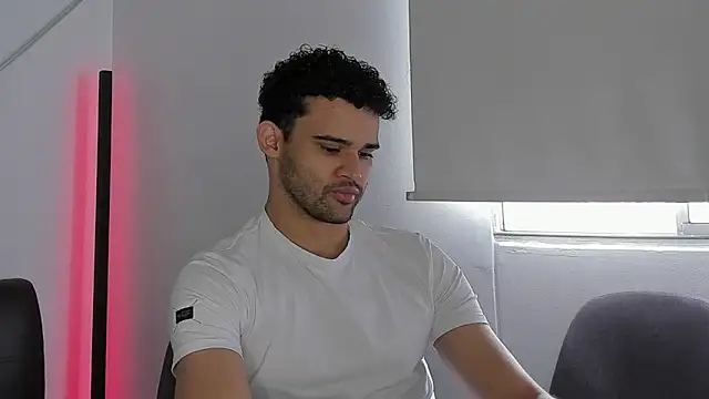 andrewChris  online show from October 6, 2025, 2:58 pm