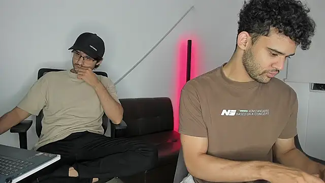 andrewChris  online show from October 9, 2025, 1:36 am