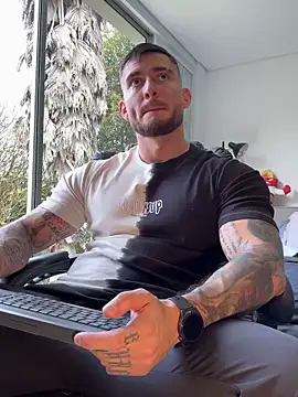 DimitriSullivan  online show from April 7, 2026, 3:01 pm