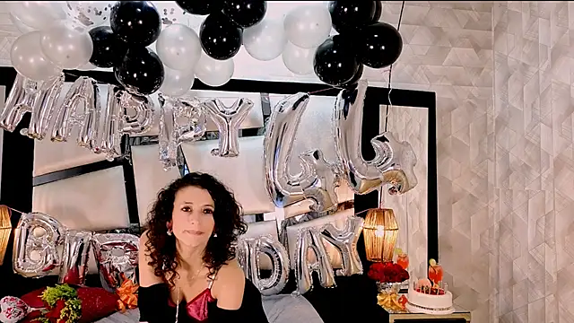 AriannaRussell  online show from November 17, 2025, 4:46 pm