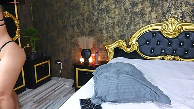 KiraRosse online show from December 7, 2024, 5:37 am