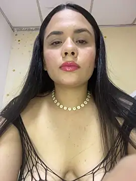 Snapshot of Leyna_Kenet chatting on May 19, 2026, 1:33 am Leyna Kenet online show from May 19, 2026, 1:33 am