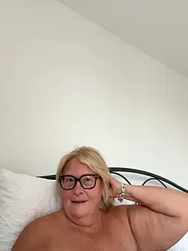 MoistCurveyChanel online show from July 22, 2026, 6:49 am