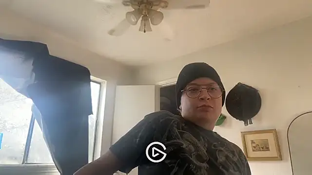 Snapshot of livcutebaby chatting on December 18, 2024, 7:52 pm livcutebaby online show from December 18, 2024, 7:52 pm