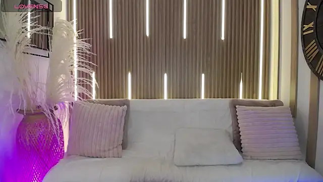 Aniie Doll online show from November 21, 2025, 8:29 pm