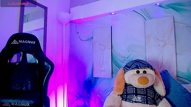 Aniie Doll online show from April 10, 2026, 8:24 pm