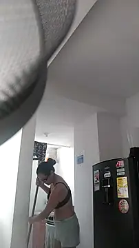 nicolle milf1978 online show from November 11, 2025, 12:05 pm