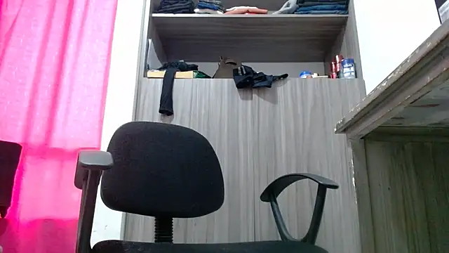 nicolle milf1978 online show from February 16, 2026, 12:01 pm