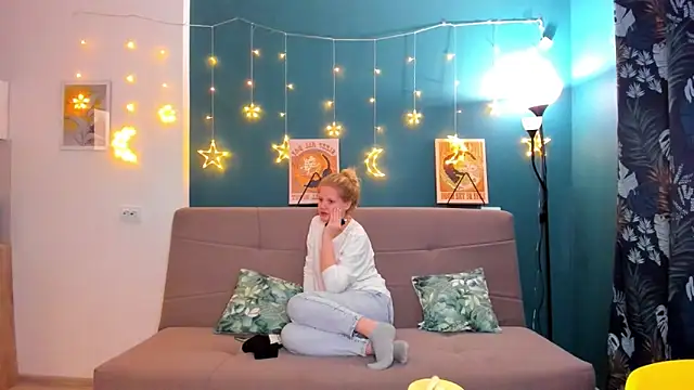 Xloe Queen online show from February 25, 2025, 2:33 pm