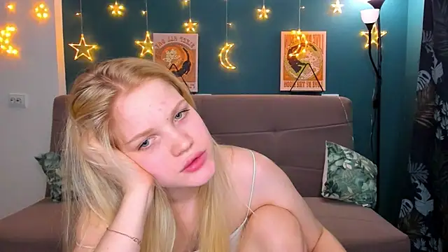 Xloe Queen online show from March 19, 2025, 4:13 pm