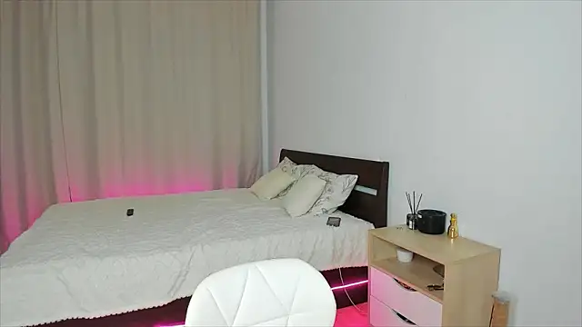 Xloe Queen online show from February 2, 2026, 1:32 pm