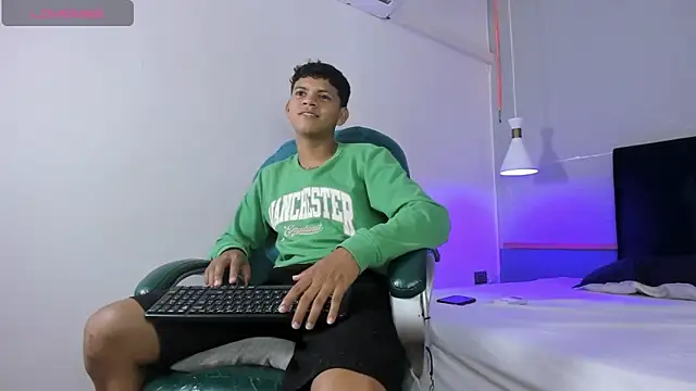 Snapshot of Jeffry_wolvess chatting on February 27, 2026, 11:38 pm Jeffry wolvess online show from February 27, 2026, 11:38 pm