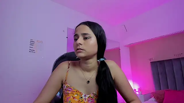 Giselle Roldan online show from March 6, 2026, 8:05 pm