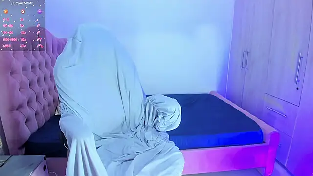 jisoo   online show from January 8, 2025, 5:48 am