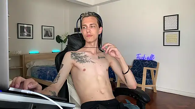 Den BlueXx online show from December 18, 2024, 1:23 pm