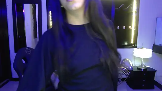 Angela Diaz  online show from January 18, 2025, 2:12 pm