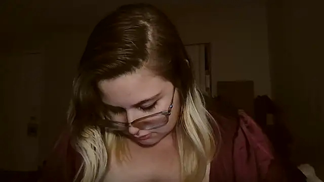 HoneyBear19 online show from December 23, 2024, 3:40 am