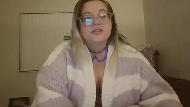 HoneyBear19 online show from February 24, 2025, 7:55 am