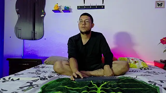 Nymphobuddies online show from November 26, 2025, 7:37 pm