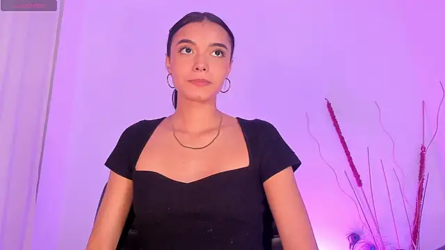 Snapshot of AnabelWolf chatting on February 25, 2025, 8:41 pm AnabelWolf online show from February 25, 2025, 8:41 pm