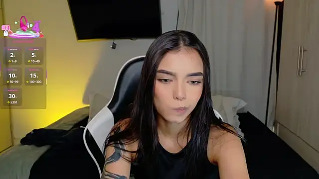 Snapshot of AnabelWolf chatting on September 12, 2025, 5:24 pm AnabelWolf online show from September 12, 2025, 5:24 pm