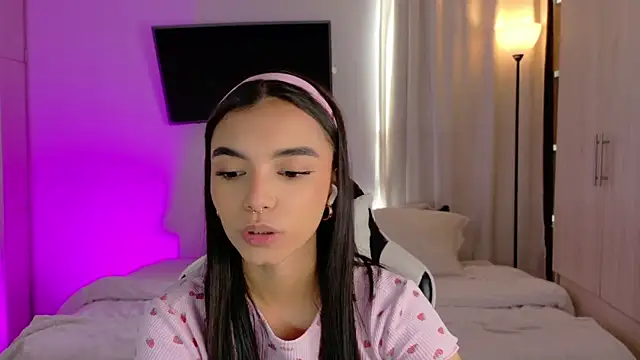 AnabelWolf online show from September 27, 2025, 4:45 pm