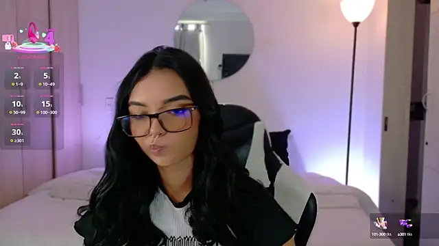 Snapshot of AnabelWolf chatting on October 8, 2025, 4:37 pm AnabelWolf online show from October 8, 2025, 4:37 pm